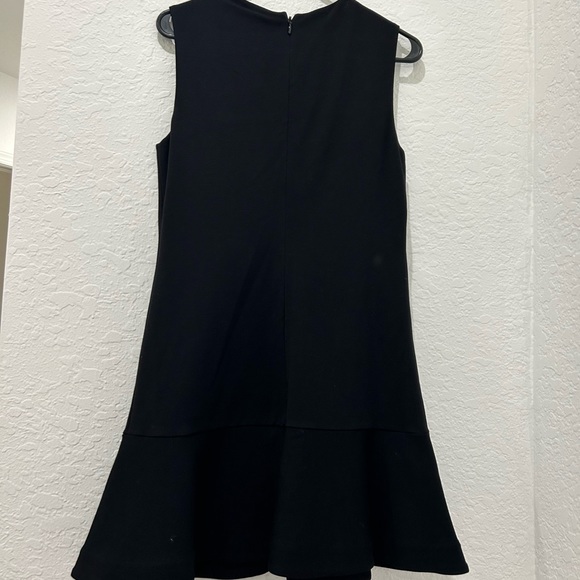 📚DROP⬇️ BCBGMAXAZRIA • Alyn Black
Fringe Trim Flounce Hem
Cocktail Dress • S - Picture 7 of 9